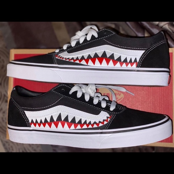 Vans Other - ⚫️🔴Custom Vans🔴⚫️